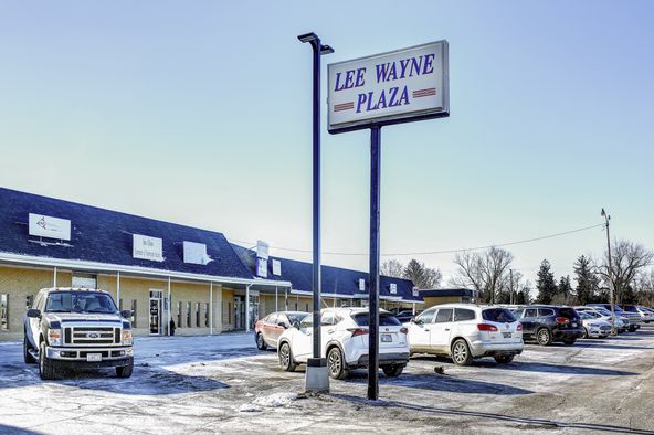 Lee Wayne Plaza: 2317 E Lincolnway, Sterling, IL 61081